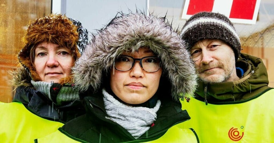 Heidi Lindrupsen, Susanne Pedersen og Knut Robertsen kan feire at tariffavtalen kommer på plass etter drøye tre uker i streik. Foto: Jan-Erik Østlie