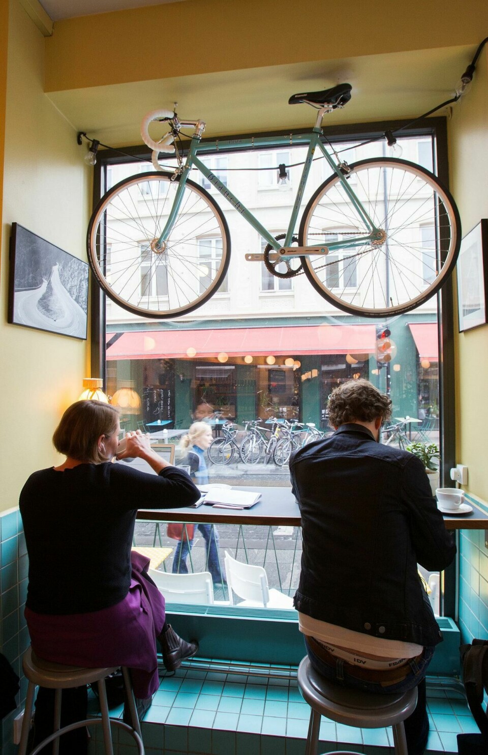 Peloton er en kombinert pizzarestaurant, bar og tidvis sykkelverksted som er i ferd med å rykke fra konkurrentene når det gjelder smak og trivsel. Bildet er tatt ved en tidligere anledning. FOTO: ARNE OVE BERGO Peloton er en kombinert pizzarestaurant, bar og tidvis sykkelverksted som er i ferd med å rykke fra konkurrentene når det gjelder smak og trivsel. Bildet er tatt ved en tidligere anledning. FOTO: ARNE OVE BERGO
