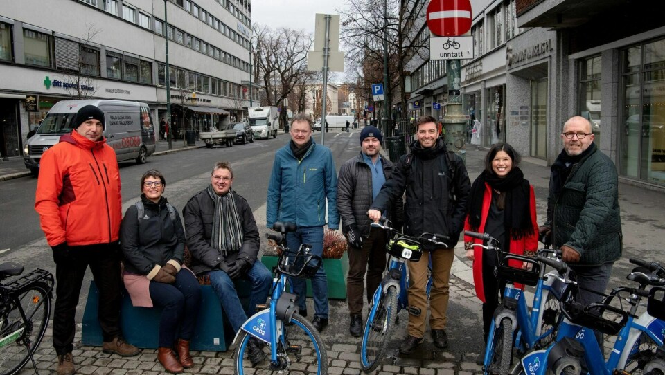 Disse testet forholdene for syklister i Oslo: Francesco Baroncini (f.v.) fra Italia, Saskia Kuit fra Nederland, Bernhard Ensink, generalsekretær i European Cyclist Federation, Burkhard Stork fra Tyskland, Morgan Andersson fra Syklistenes Landsforening, Mikaël Eeckhoudt fra Belgia og Klaus Bondam fra Danmark. Mellom de to sistnevnte står Lan Marie Nguyen Berg, byråd for miljø og samferdsel.