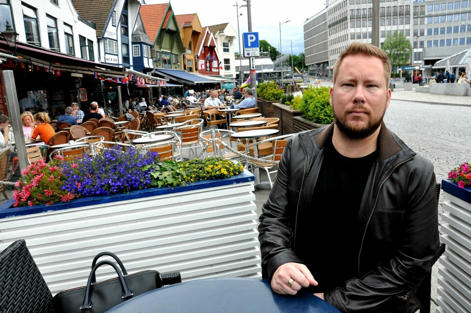 Høyres bystyrerepresentant Erlend Jordal er bekymret for matbyen Stavanger etter at bystyret vedtok de nye skjenkereglene. I den neste fireårsperioden vil det ikke være lov å servere ren sprit, som konjakk og whisky, på barer og restauranter etter klokken 00.30. Foto: Arne Birkemo Høyres bystyrerepresentant Erlend Jordal er bekymret for matbyen Stavanger etter at bystyret vedtok de nye skjenkereglene. I den neste fireårsperioden vil det ikke være lov å servere ren sprit, som konjakk og whisky, på barer og restauranter etter klokken 00.30. Foto: Arne Birkemo