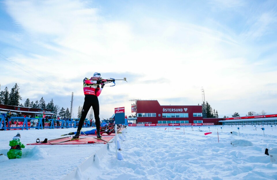Johannes Thingnes Bø under innskyting til jaktstart menn i VM Skiskyting 2019 i Östersund.