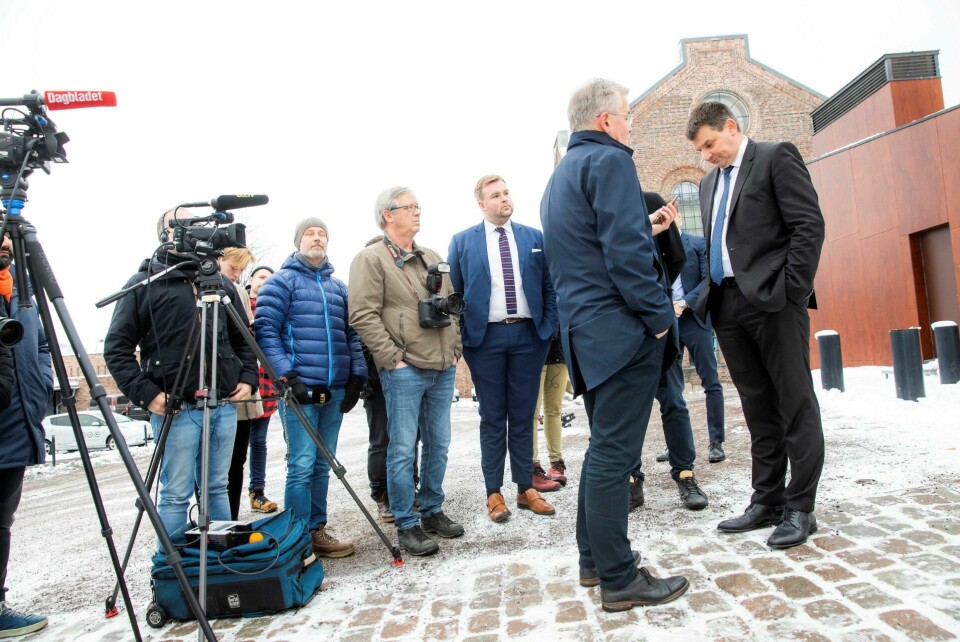 7. desember: Justisminister Tor Mikkel Wara (Frp) kommenterer truslene som har kommet mot ham selv i form av tagging på hus og privatbil. FOTO: HÅKON MOSVOLD LARSEN/NTB SCANPIX 7. desember: Justisminister Tor Mikkel Wara (Frp) kommenterer truslene som har kommet mot ham selv i form av tagging på hus og privatbil. FOTO: HÅKON MOSVOLD LARSEN/NTB SCANPIX