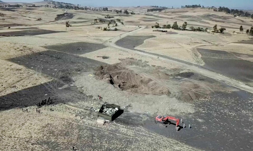 Bildet viser stedet i Etiopia der Ethiopian Airlines Boeing 737 MAX 8-maskinen styret forrige søndag. Foto: AP/NTB scanpix
