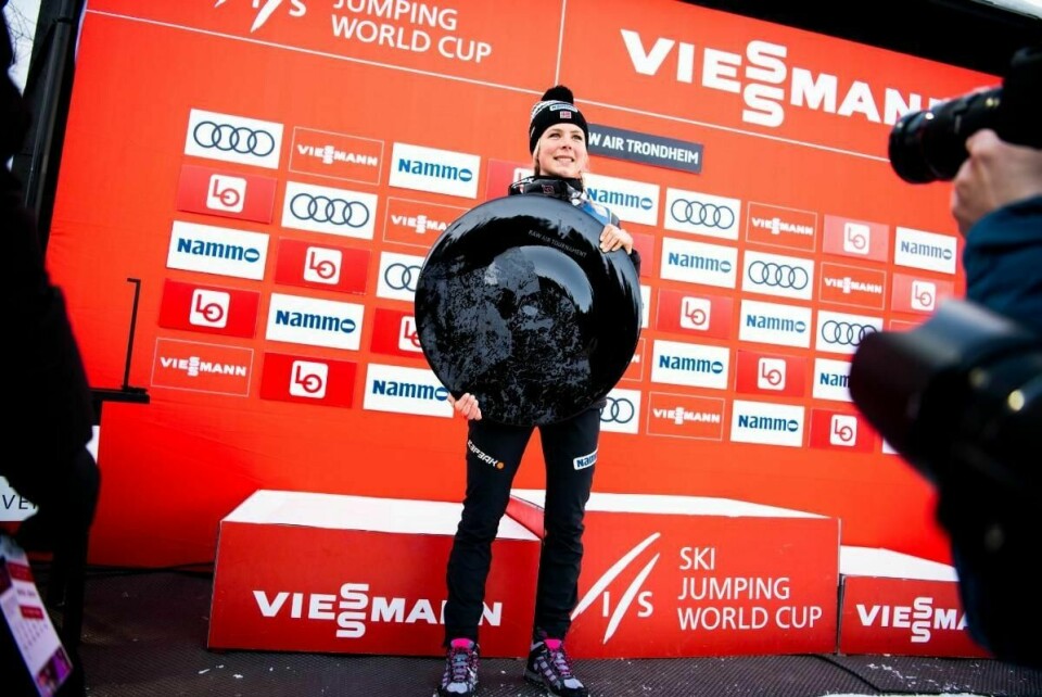 Maren Lundby vant Raw Air torsdag. Nå har hun også vunnet verdenscupen. Foto: Ole Martin Wold/NTB scanpix