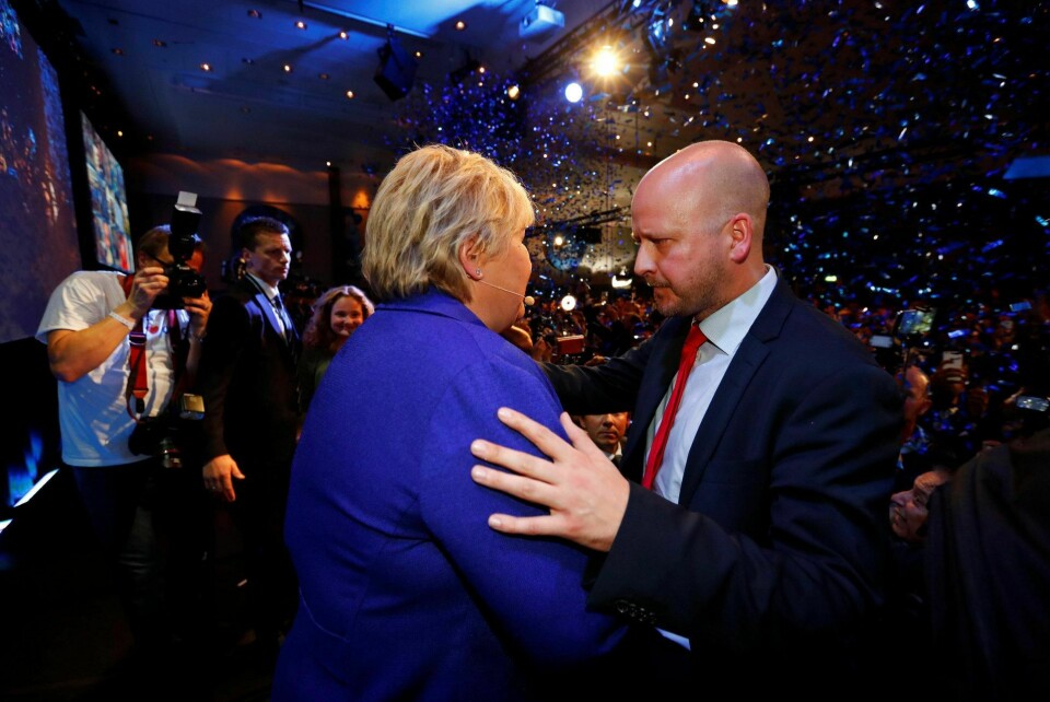 NÆR RÅDGIVER: Erna Solberg og Sigbjørn Aanes på Høyres valgvake i 2017, før Aanes gikk videre til First House. FOTO: HEIKO JUNGE/NTB SCANPIX