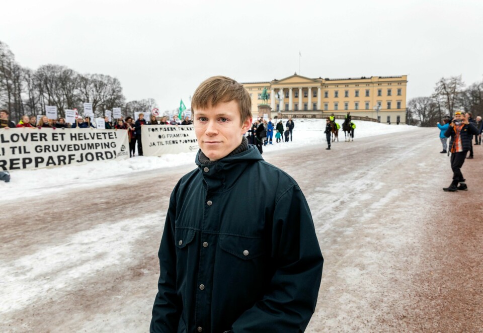 Oslo 20190215.
Aksjon Nei til gruvedumping i Repparfjord foran slottet i Oslo fredag. På bildet Natur og Ungdoms leder Gaute Eiterjord (t.h)
Foto: Gorm Kallestad / NTB scanpix