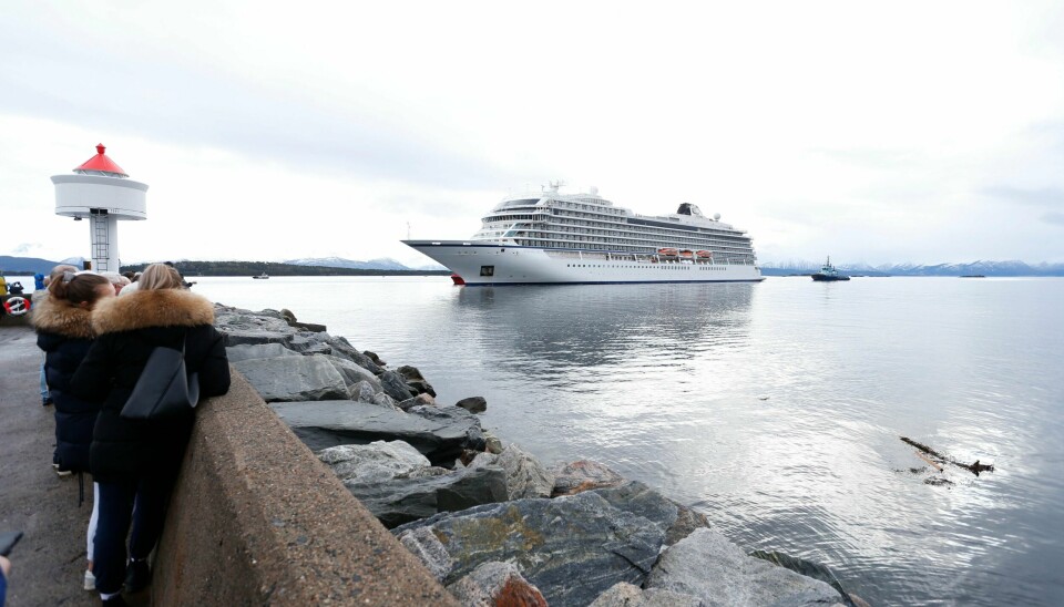 Cruiseskipet Viking Sky ankommer Molde etter problemene som oppsto over Hustadvika i Møre og Romsdal lørdag.