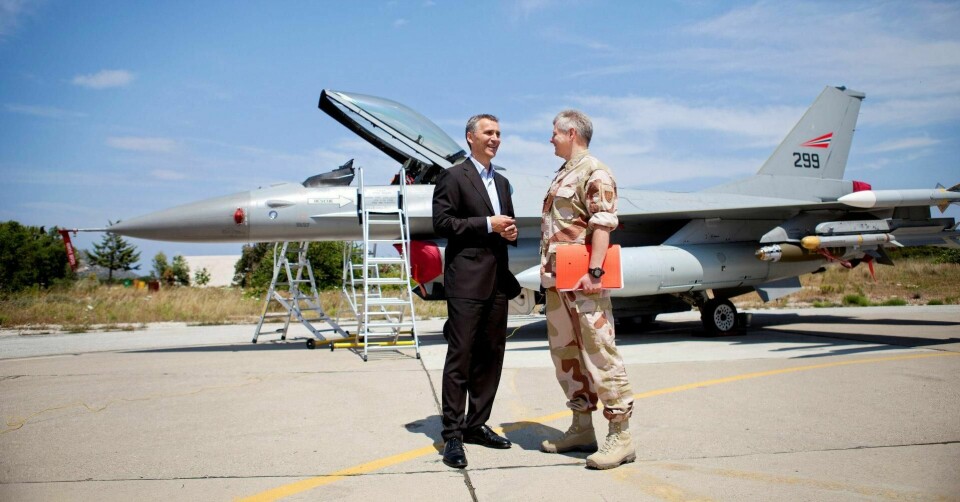 BASE: Statsminister Jens Stoltenberg besøkte i mai 2011 den norske styrken som deltok i bombingen av Libya. De norske mannskapene hadde base på Kreta i Hellas. FOTO: TORE MEEK/NTB SCANPIX