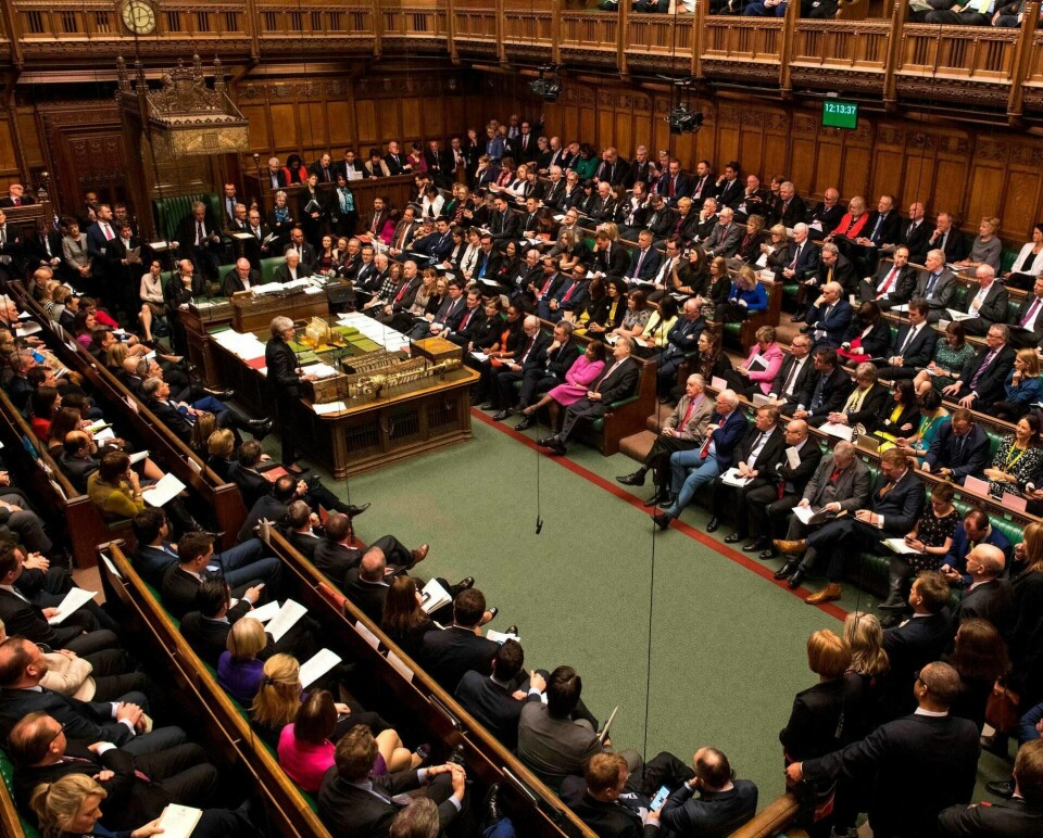 Onsdag stemmer Underhuset over ulike alternativer rundt brexit, etter at flertallet mandag kveld stemte for å ta kontrollen over dagsorden. Men utfallet er ikke juridisk bindende overfor regjeringen.
