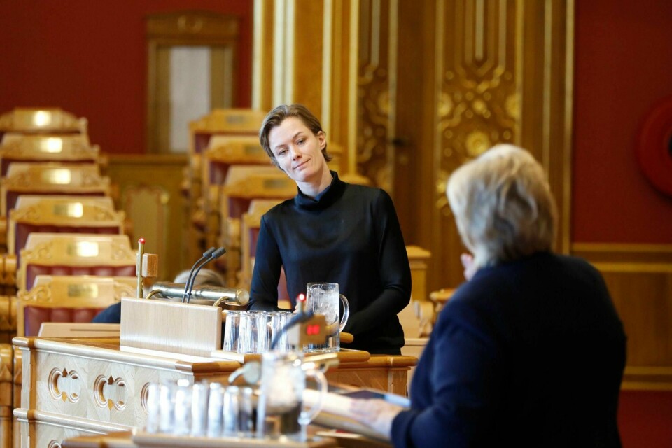 Aps Anette Trettebergstuen og statsminister Erna Solberg i debatt om ytringsfrihet i Stortingets spørretime onsdag.