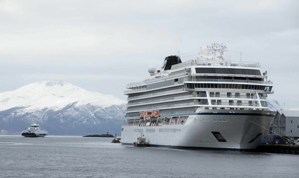 Cruiseskipet Viking Sky i Molde havn. Skipet ligger nå i Kristiansund for reparasjoner. Sjøfartsdirektoratet slår nå fast at lavt oljetrykk var den direkte årsaken til at motorene på cruiseskipet stanset.