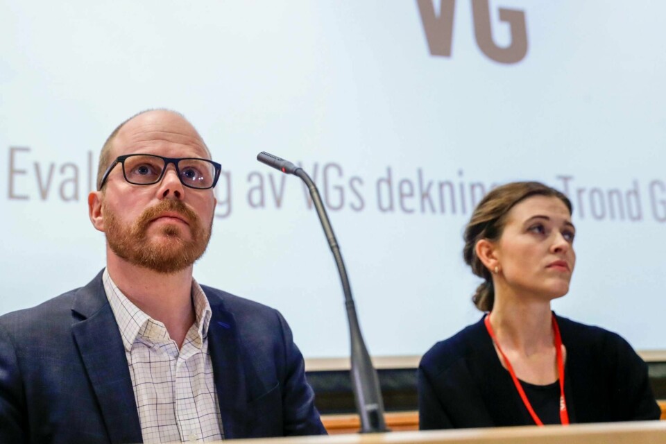 Sjefredaktør Gard Steiro og nyhetsredaktør Tora Bakke Håndlykken under VGs egen evaluering av avisas dekning av den såkalte Giske-videosaken. Mediehuset la fram evalueringen onsdag kveld.