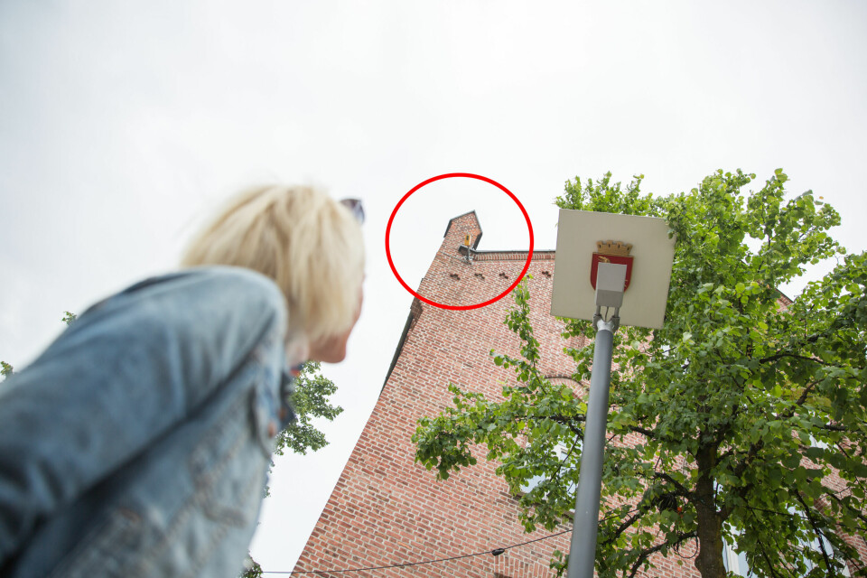Kristin Utakleiv, leder av Moss i sentrum, fikk installert tellere, lik denne utenfor Kirkeparken videregående skole, i mars i år. Hun er spent på å sammenligne tall neste år, for å se hvordan utviklingen i bylivet er. Kristin Utakleiv, leder av Moss i sentrum, fikk installert tellere, lik denne utenfor Kirkeparken videregående skole, i mars i år. Hun er spent på å sammenligne tall neste år, for å se hvordan utviklingen i bylivet er.