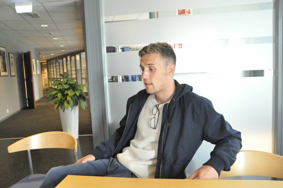 Fredrik Torsteinbø har signert en avtale ut 2020 med Viking. Her er han på Viking stadion mandag. FOTO: ESPEN IVERSEN