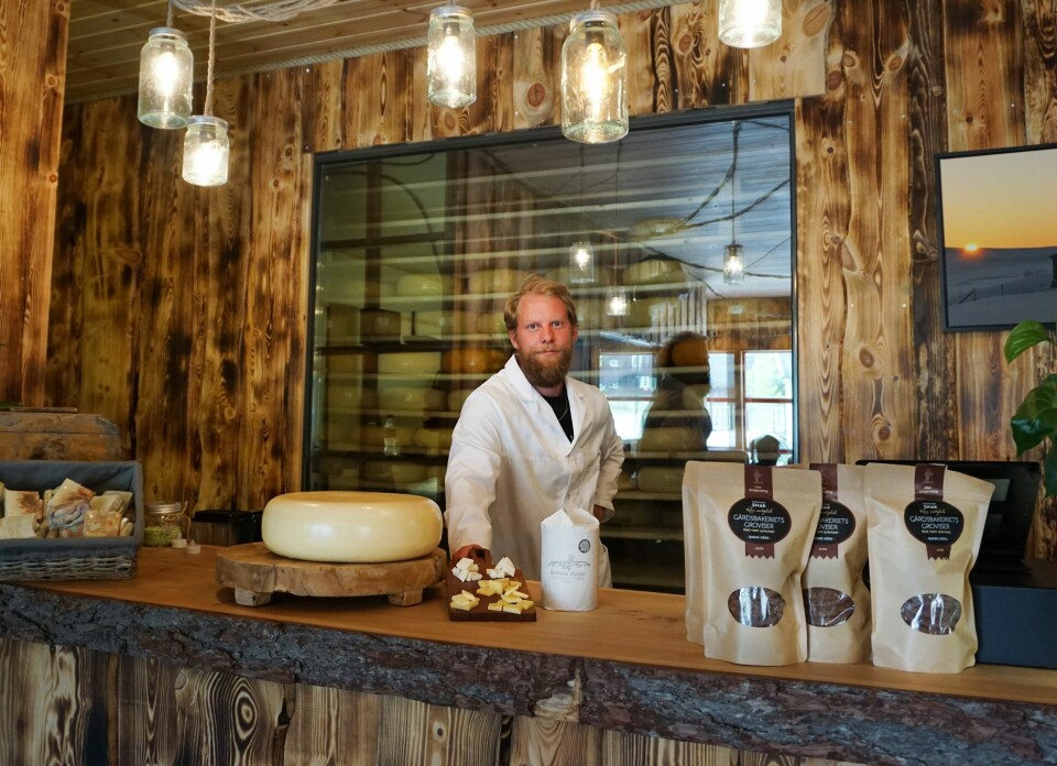 Tim Stensberg på Hol Ysteri har forvandlet den nedlagte Jokerbutikken i Hol til et stilig ostenirvana. Tim Stensberg på Hol Ysteri har forvandlet den nedlagte Jokerbutikken i Hol til et stilig ostenirvana.