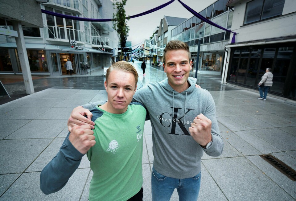 André Ellertsen (t.v.) og Ole-André Lerang er klare til å slåss om hvert poeng i Eliteserien denne sesongen. – Jeg håper publikum kommer for å støtte oss, både i seriepremieren i kveld og ut over i sesongen da vi ønsker å skape håndballentusiasme, sier Ole-André Lerang. Foto: Roy Storvik