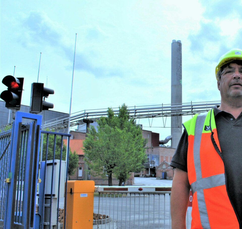 KRITISK: Paul Kristiansen, hovedtillitsvalgt ved Norske Skog Saugbrugs i Halden, mener regjeringen har kommet for sent på banen for å hjelpe det gjeldsrammede selskapet.FOTO: HERMUND LYBECK KJERNLI KRITISK: Paul Kristiansen, hovedtillitsvalgt ved Norske Skog Saugbrugs i Halden, mener regjeringen har kommet for sent på banen for å hjelpe det gjeldsrammede selskapet.FOTO: HERMUND LYBECK KJERNLI