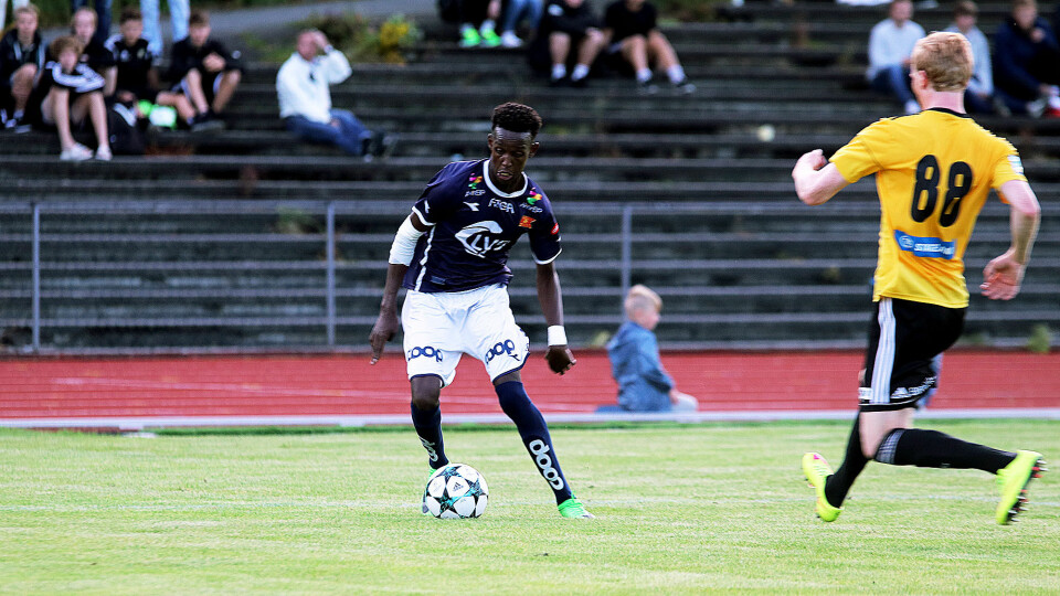 Liban Abdi var en håndfull for Sola-forsvaret i dag, og endte opp med to mål og ble dermed nok en gang tungen på vektskålen for Viking-rekruttene. Foto: Pål Karstensen Liban Abdi var en håndfull for Sola-forsvaret i dag, og endte opp med to mål og ble dermed nok en gang tungen på vektskålen for Viking-rekruttene. Foto: Pål Karstensen