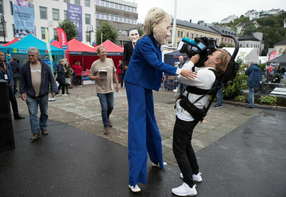Både statsminister Erna Solberg og hennes langbeinte kopi var til stede under Arendalsuka. Både statsminister Erna Solberg og hennes langbeinte kopi var til stede under Arendalsuka.