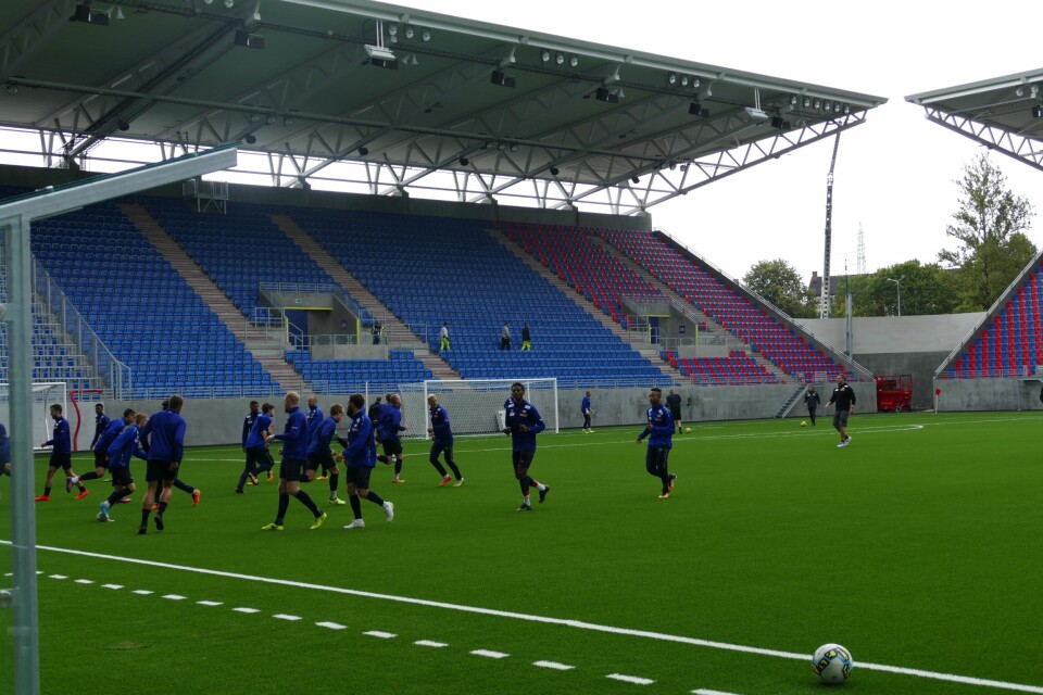VIF-spillerne testet sin nye hjemmebane for aller første gang tirsdag. De ga den aller beste attest. VIF-spillerne testet sin nye hjemmebane for aller første gang tirsdag. De ga den aller beste attest.