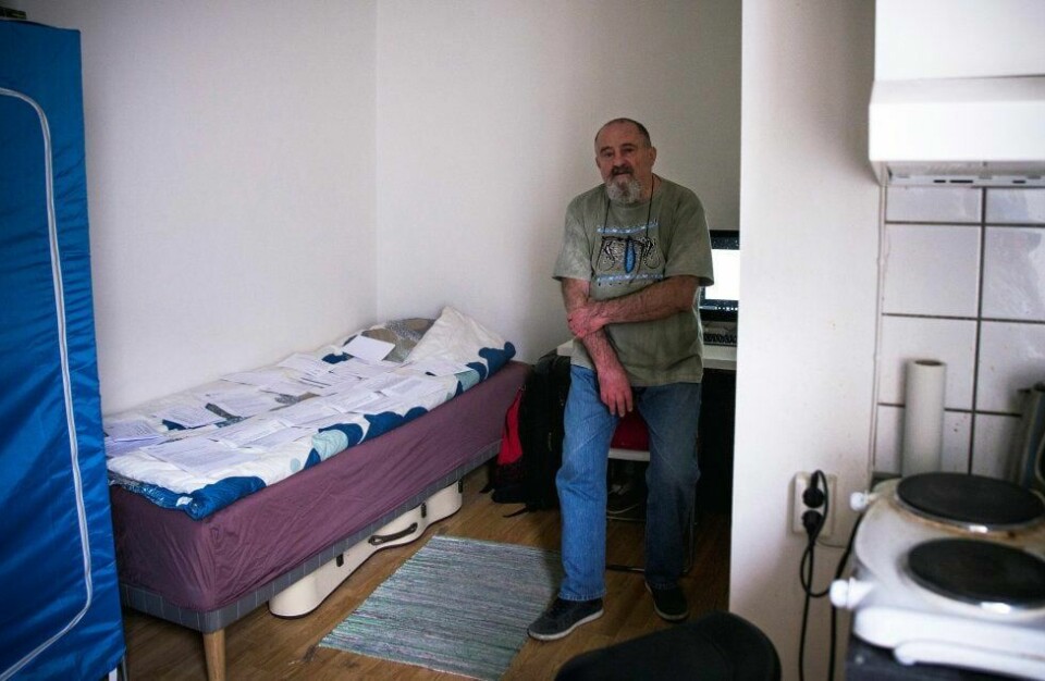– Dette minner mer om et fengsel, det mangler bare gitter foran vinduet, sier Dorian Andersen.