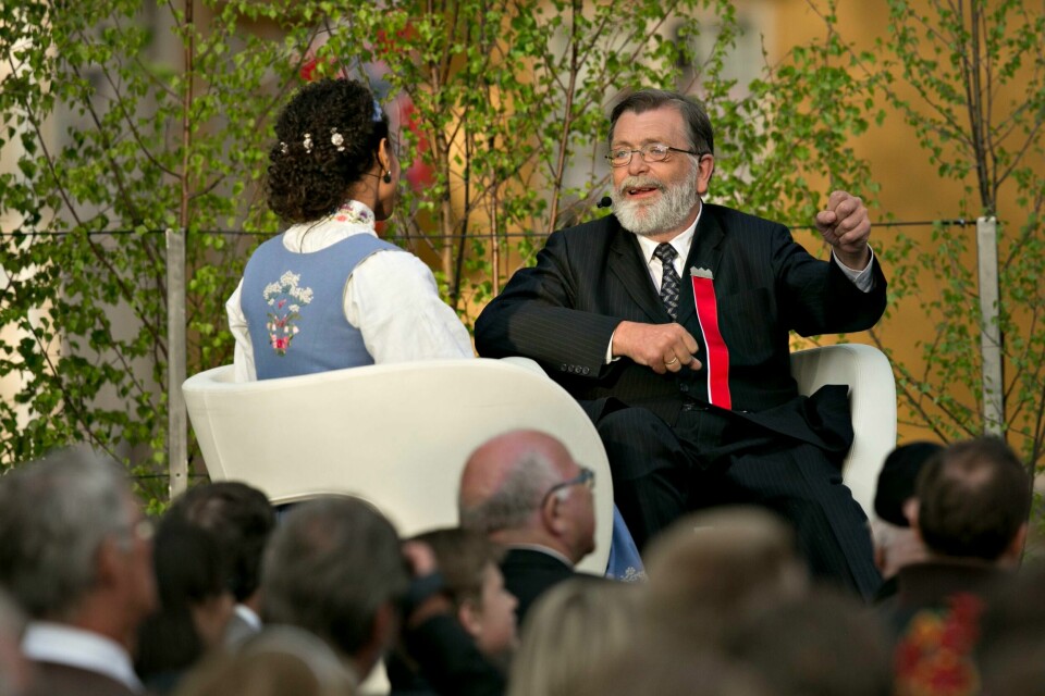 Frank Aarebrot ble intervjuet på 17.mai i forbindelse med 200-års Grunnlovsjubileet på Eidsvoll av Haddy N'Jie, t.v. Foto: Anette Karlsen / NTB scanpix