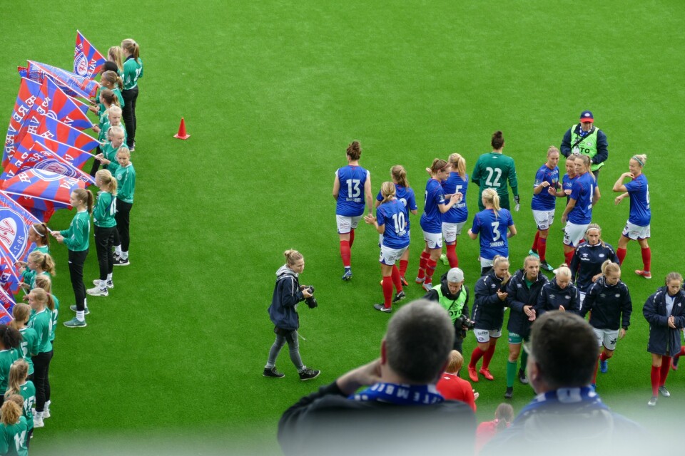 VIF-jentene vant den aller første kampen på klubbens egen stadion. VIF-jentene vant den aller første kampen på klubbens egen stadion.