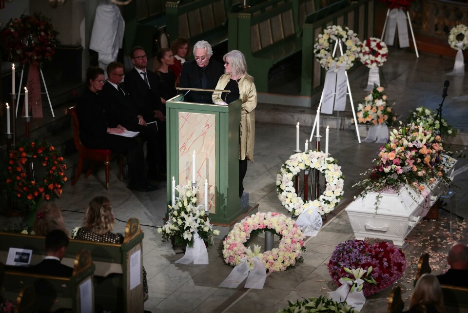 Oslo 20200103. Ari Behns mor og far, Marianne Behn og Olav Bjørshol, under bisettelsen i Oslo domkirke.Foto: Håkon Mosvold Larsen / NTB scanpix Oslo 20200103. Ari Behns mor og far, Marianne Behn og Olav Bjørshol, under bisettelsen i Oslo domkirke.Foto: Håkon Mosvold Larsen / NTB scanpix
