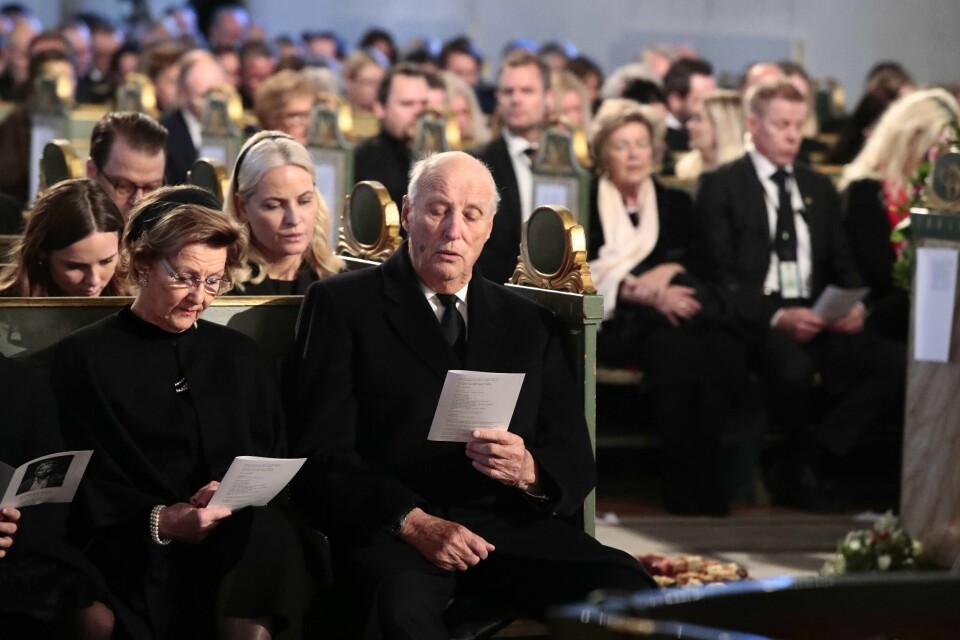 Oslo 20200103. Kong Harald, dronning Sonja, Kronprinsesse Mette Marit og prinsesse Ingrid Alexandra under bisettelsen av Ari Behn i Oslo domkirke.POOLFoto: Lise Åserud / NTB scanpix