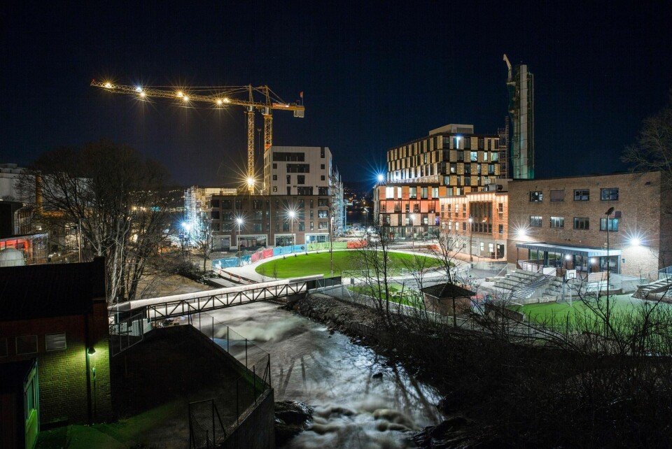 Storebro og Møllebrua (nederst til venstre) knytter sør og nord av sentrum sammen. En ny bru skal bygges ved utløpet av Mosseelva. Debatten handler om hvorvidt den skal ta biltrafikk eller ei.