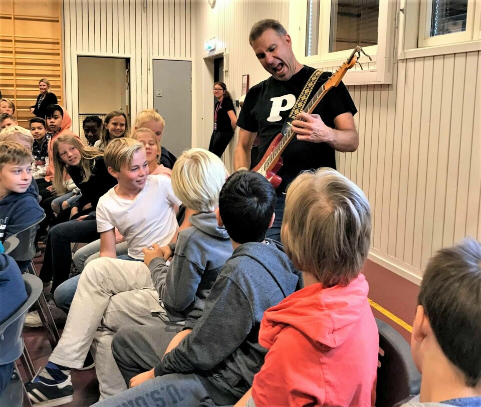 Plopp overbeviser med humor og spilleglede.