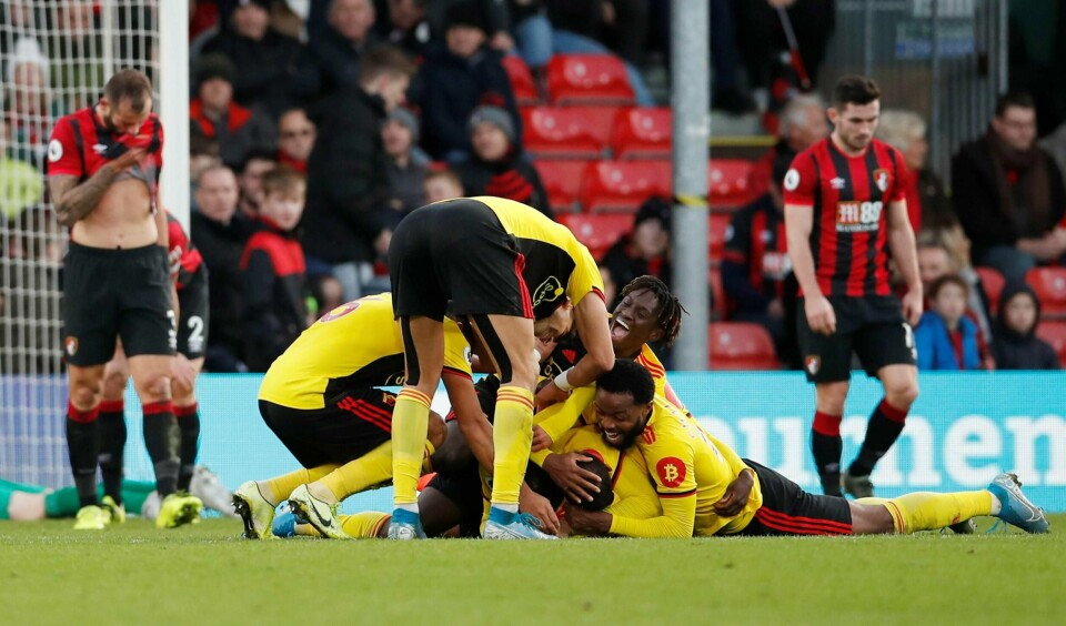 Watfords Roberto Pereyra feires etter at den tredje scoringen satt.