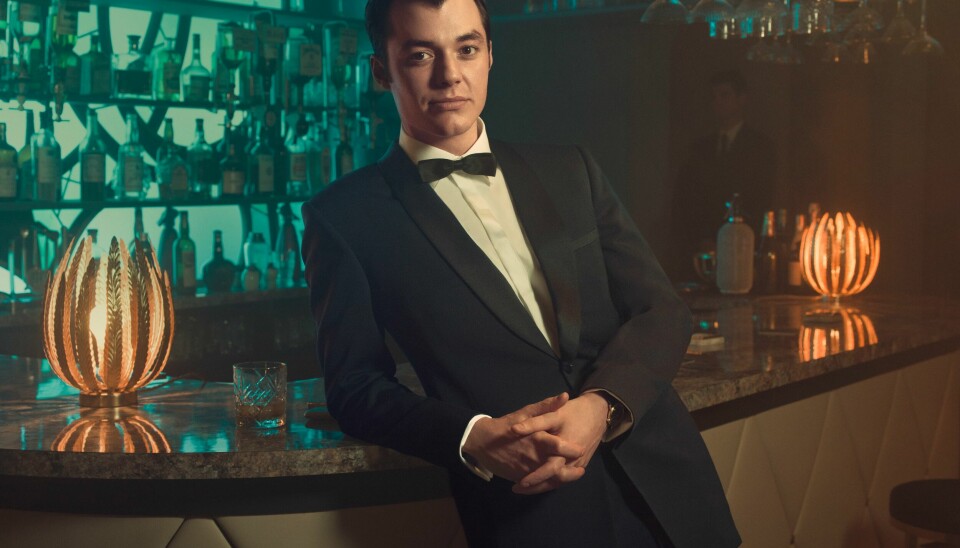 Alfred Pennyworth, en mannsalder før han blir butleren til Batman i Gotham. Alfred Pennyworth, en mannsalder før han blir butleren til Batman i Gotham.