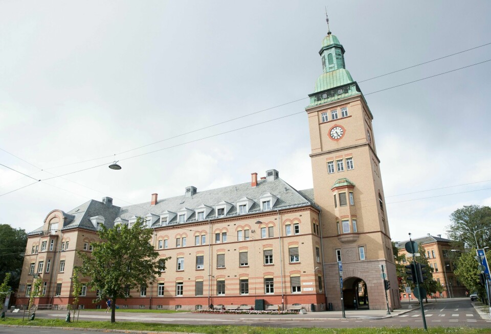 Oslo universitetssykehus har fått ny direktør etter at den forrige måtte gå av etter mistillit.