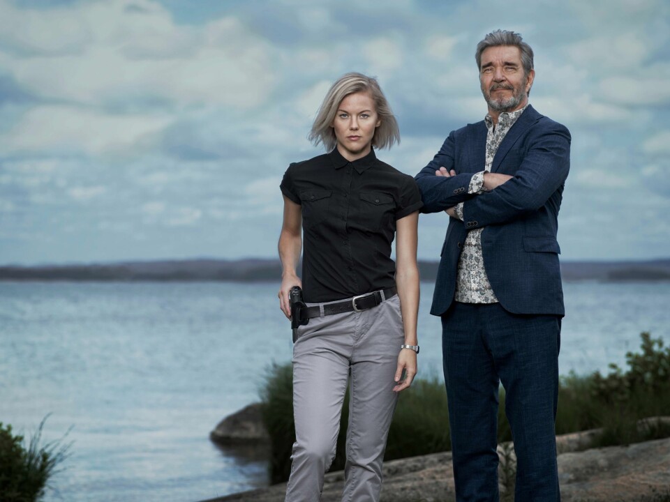 Kjell Bergqvist spiller Evert Bäckström, kollega Ankan Carlsson spilles av Agnes Lindström Bolmgren. Kjell Bergqvist spiller Evert Bäckström, kollega Ankan Carlsson spilles av Agnes Lindström Bolmgren.
