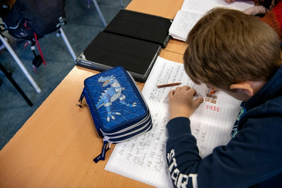 Elever blir bedt om å sette sure- og smilefjes på seg selv. Så mange som en halv million unge har vært gjennom kartleggingen. Brukes kun til denne saken!