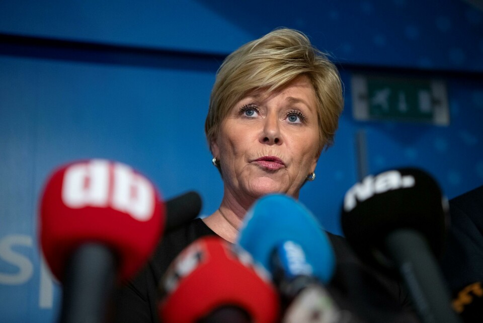 Fremskrittspartiet pressekonferanse. FrP går ut av regjering. Siv Jensen, Sylvi Listhaug og Terje Søviknes. Fremskrittspartiet pressekonferanse. FrP går ut av regjering. Siv Jensen, Sylvi Listhaug og Terje Søviknes.
