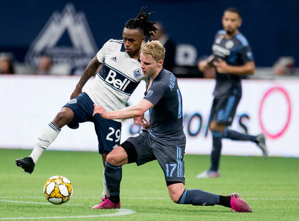 Gary Mackay-Steven i aksjon for New York City FC i fjor. Foto: Jonathan Hayward/AP/NTB scanpix Vancouver Whitecaps forward Yordi Reyna (29) fights for control of the ball with New York City FC Gary Mackay-Steven during the second half of MLS soccer match in Vancouver, British Columbia, Saturday, Aug. 31, 2019. (Jonathan Hayward/The Canadian Press via AP)