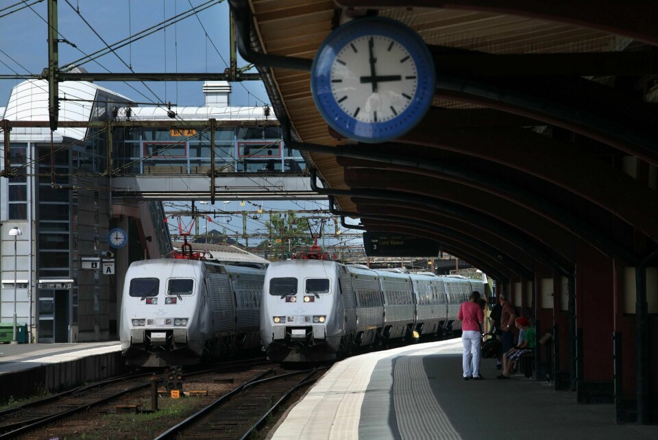Flesteparten av togene i Sverige som krysser landegrensene i dag, er dagtog. De går både til Norge og Danmark. De så langt eneste nattogene går til Narvik fra Stockholm, og til Berlin fra Malmö, med ferge på strekningen Trelleborg-Sassnitz.