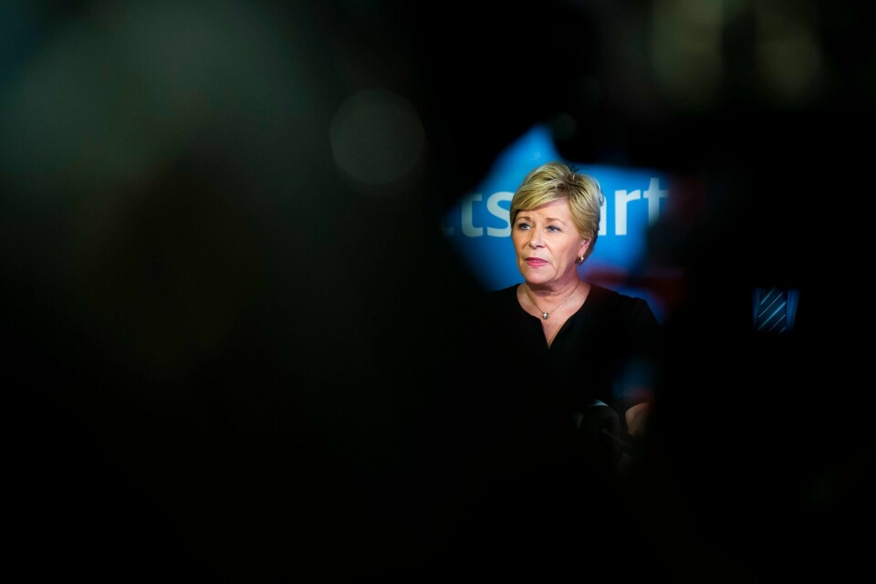 Frp-leder Siv Jensen forteller at partiet går ut av regjeringen på en pressekonferanse i partiets lokaler i Oslo mandag. Foto: Fredrik Varfjell / NTB scanpix