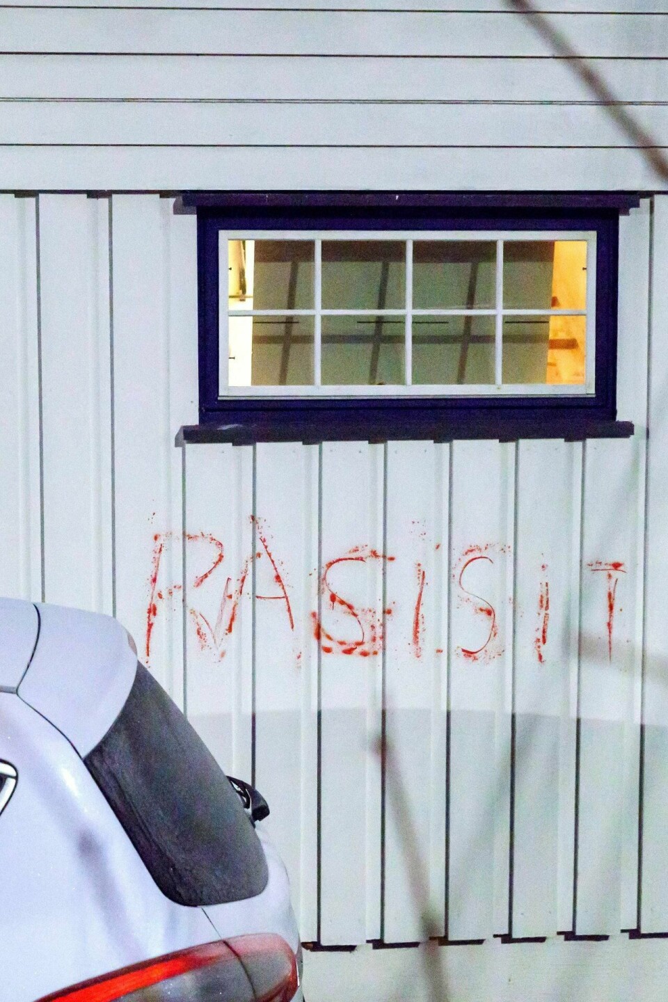 «Rasisit» sto det plutselig på huset til justisministeren. Foto: NTB scanpix