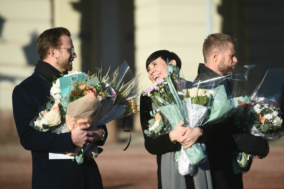 Oslo 20200124. Regjeringen møtes til statsråd på Slottet i Oslo fredag.Her mottar kommunalminister Nikolai Astrup (H), utenriksminister Ine Eriksen Søreide (H) og helseminister Bent Høie (H) blomster.Foto: Fredrik Varfjell / NTB scanpix Oslo 20200124. Regjeringen møtes til statsråd på Slottet i Oslo fredag.Her mottar kommunalminister Nikolai Astrup (H), utenriksminister Ine Eriksen Søreide (H) og helseminister Bent Høie (H) blomster.Foto: Fredrik Varfjell / NTB scanpix
