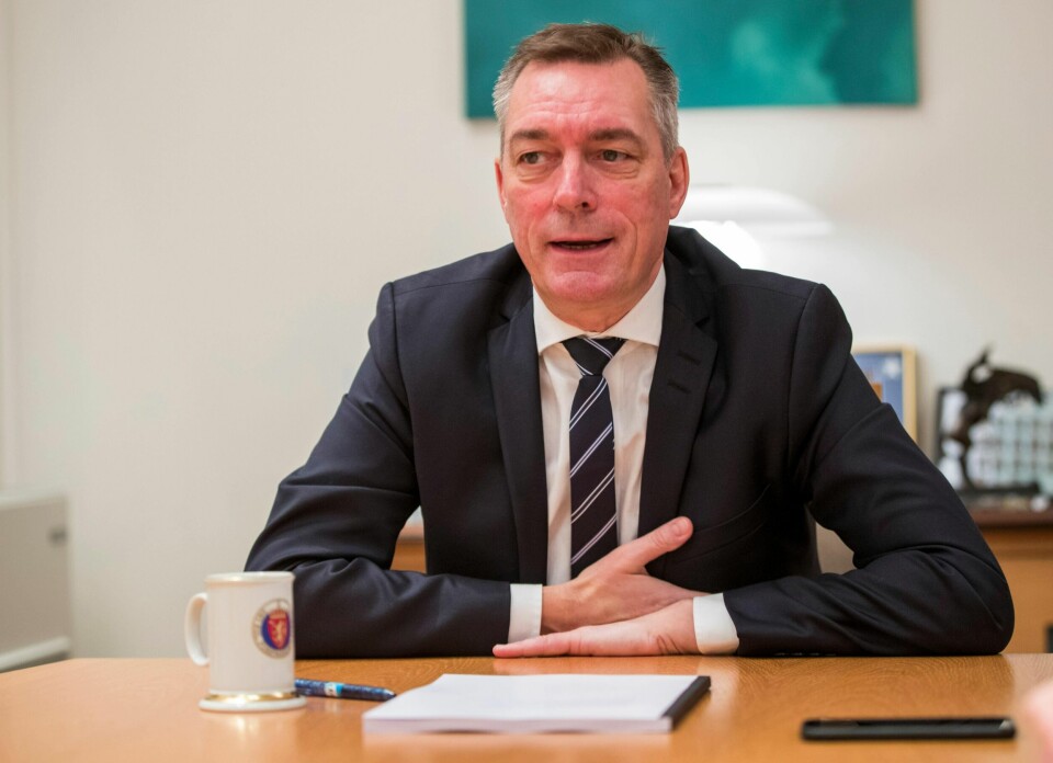 Forsvarsminister Frank Bakke-Jensen har forfattet en resolusjon som søndag ble vedtatt på fylkesårsmøtet i Troms og Finnmark Høyre. Her raljerer han med Oslo-politikere som vil stanse oljeutredning av Lofoten, Vesterålen og Senja. Foto: Terje Pedersen / NTB scanpixdags