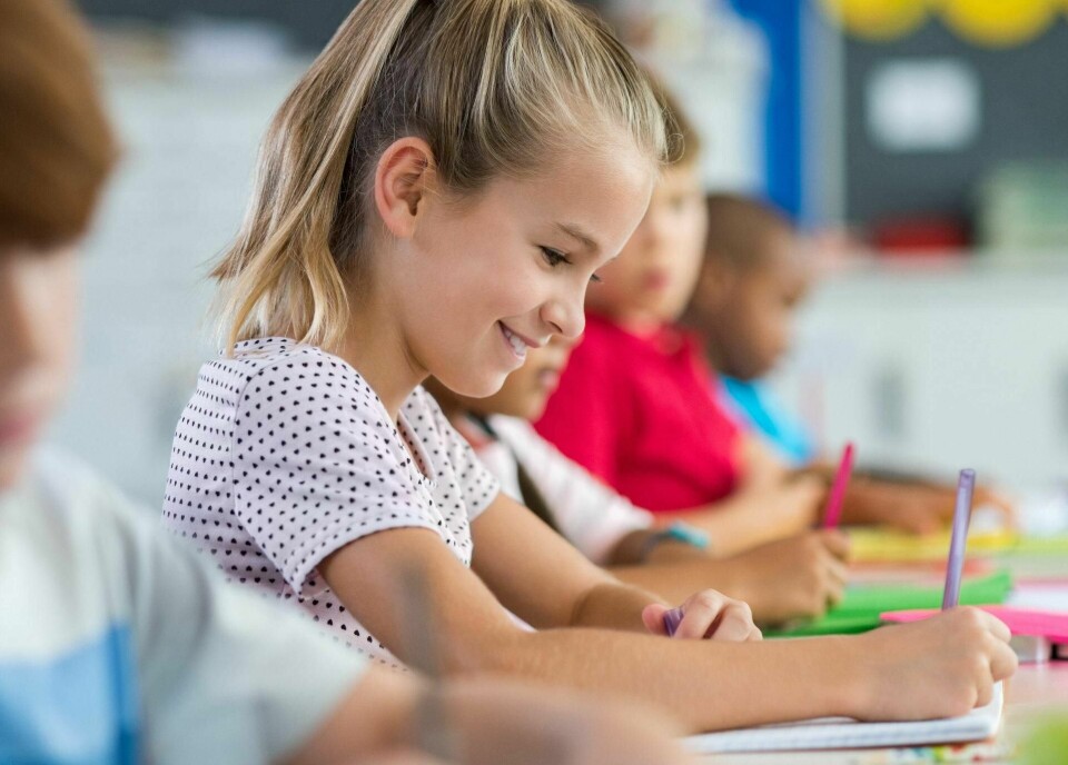 Jeg blir ikke sint når jeg er på skolen. Læreren liker meg. Læreren sier at jeg arbeider bra. Foto: iStock