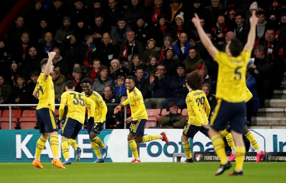 Arsenals Bukayo Saka jubler for kveldens første scoring på Vitality stadium.