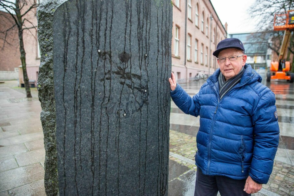 Ivar Ernø mener den eller dem som har stjålet mossekråka fra gågata bør skamme seg.