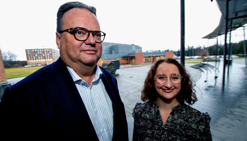 Viserektor for utdanning og studiekvalitet ved USN, Halvor Austenå, sammen med nestleder i studentdemokratiet ved USN, Karoline Lie.