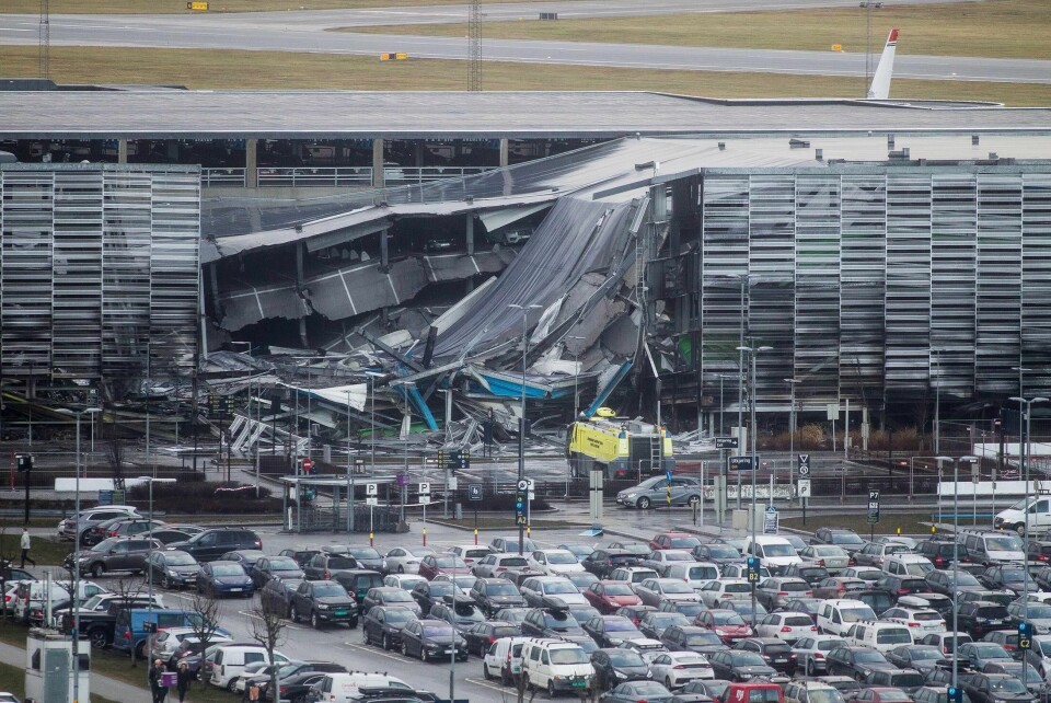 Deler av parkeringshuset er rast sammen etter brannen på Stavanger lufthavn Sola. Foto: Carina Johansen / NTB scanpix