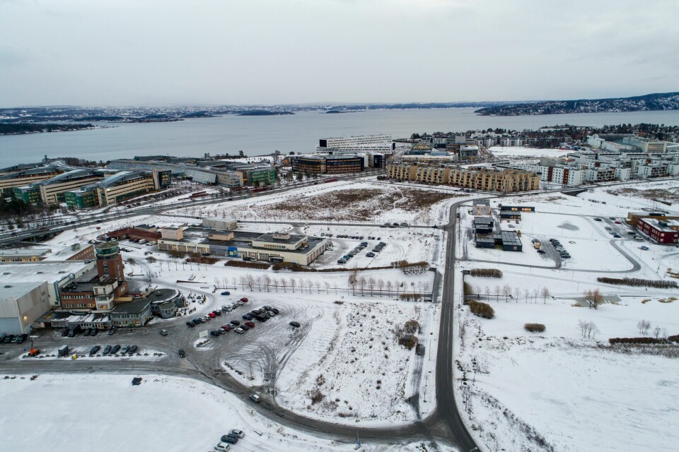 Her på Fornebu er OBOS godt i gang med å bygge tusenvis av boliger. Og flere tusen flere er planlagt de neste årene. Bildet er tatt i 2018. Fornebu 20180104.
Dronebilde av Fornebu hvor det foregår massiv utbygging av både boliger og kontorlokaler. OBOS er en av de største utbyggerne her.
Foto: Tore Meek / NTB scanpix