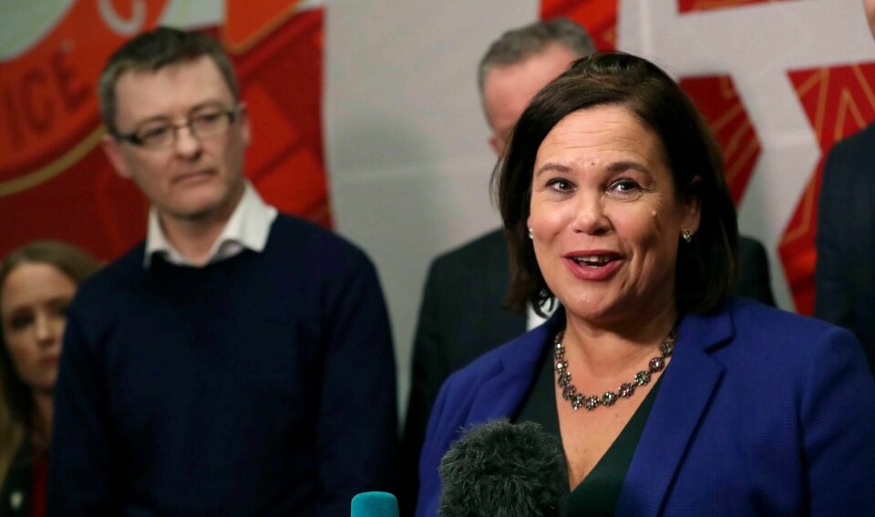 Sinn Féins partileder Mary Lou McDonald får 37 av de 160 plassene i det irske underhuset.